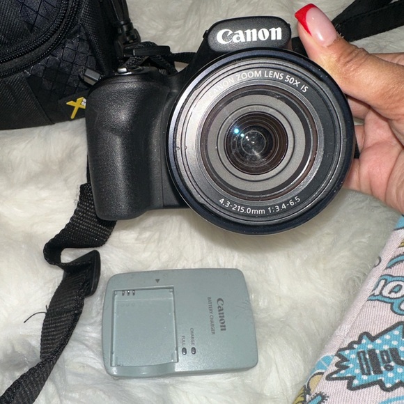 Canon Powershot SX530 HS Camera w charger and camera bag - LIKE NEW - Picture 3 of 5